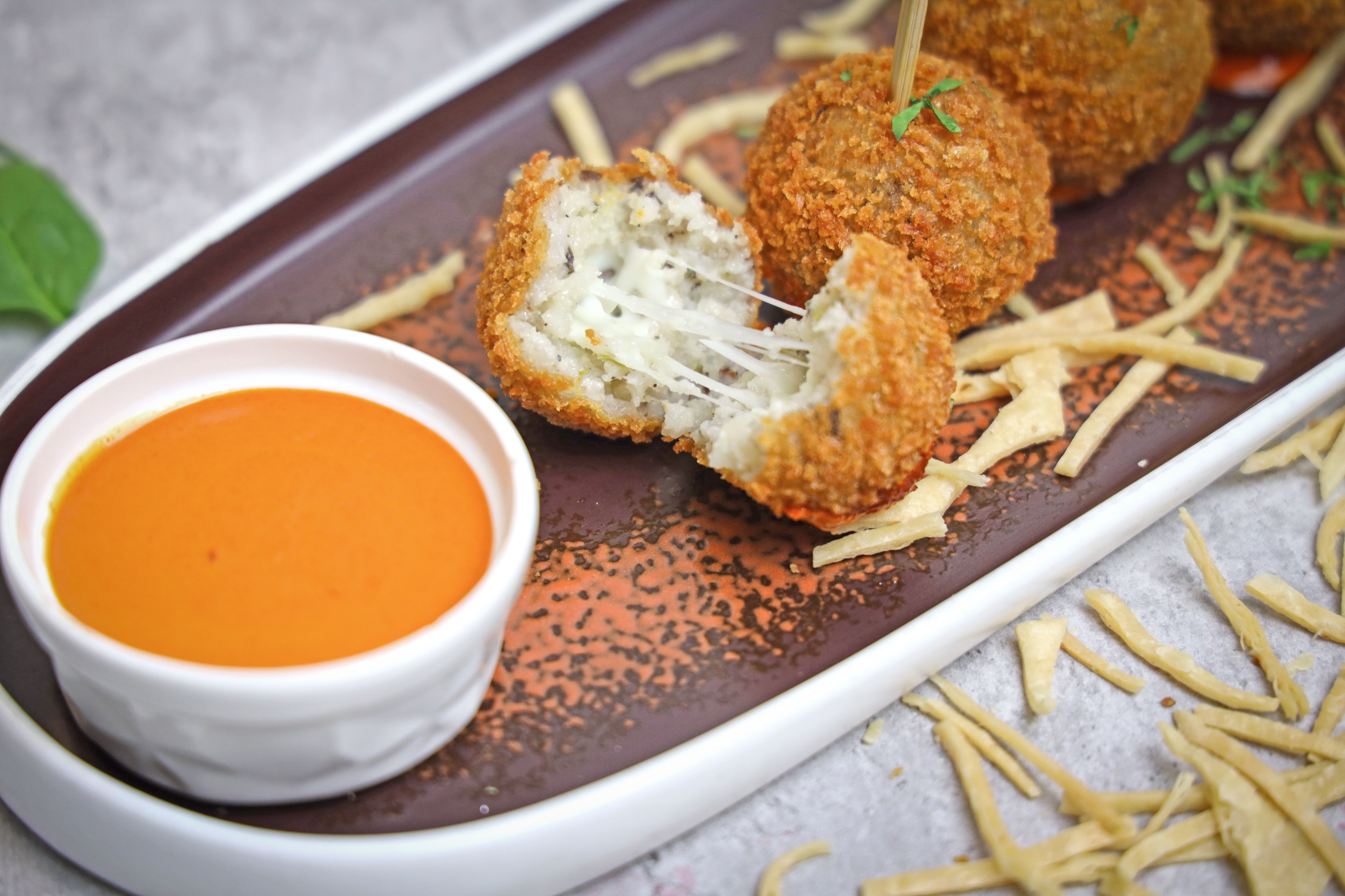 Bolinha Panko 4 Queijos com panko crocante e queijo derretendo
